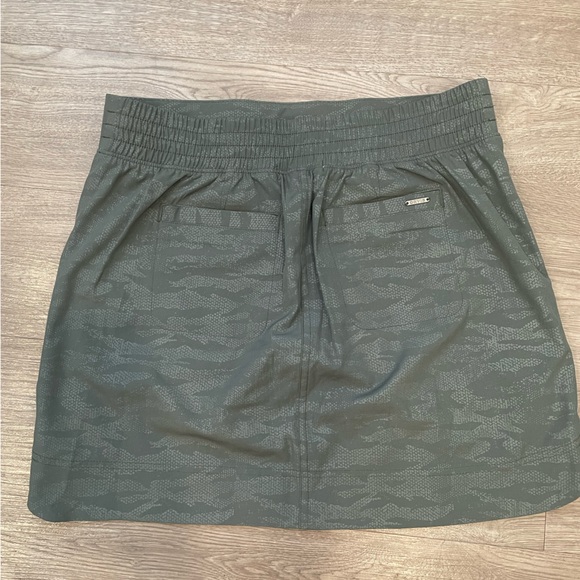 Orvis Mini Skort Women’s Green Pull On size Small - Picture 3 of 5